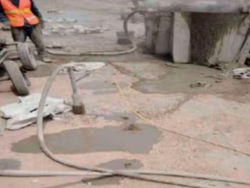 龙文水泥混凝土路面板底注浆技术 路面脱空注浆整治方案