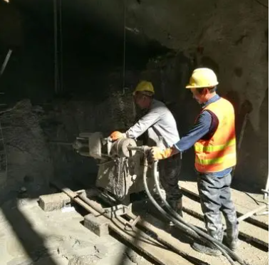 龙文水下抗分散灌浆料特点 水下不分散注浆料介绍